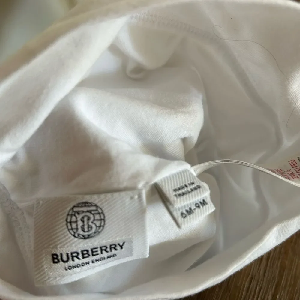 Burberry London White Plaid infant Unisex Boy Girl Cap Hat Designer 6-9 …